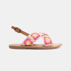 صندل وردي برباط كروشيه للبنات